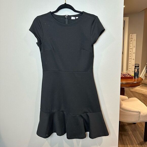 Black Gap Ruffle Bottom Cap sleeve Dress 6 - Picture 1 of 5